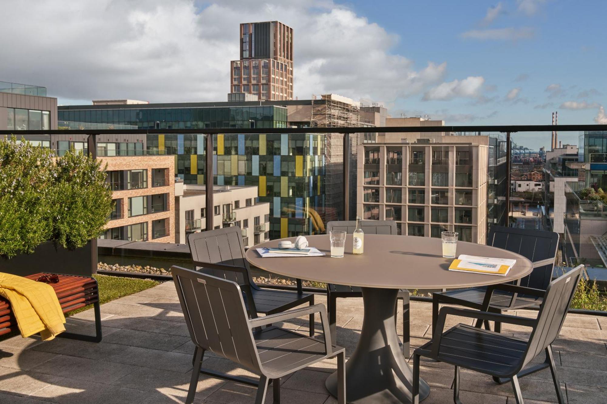 Britain Quay, Sonder Apartments By Marriott Bonvoy ดับลิน ภายนอก รูปภาพ